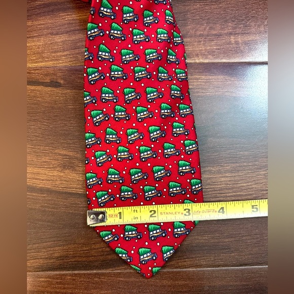 VINEYARD VINES Red Silk Tie With Christmas Tree on Truck Pattern - Picture 8 of 9